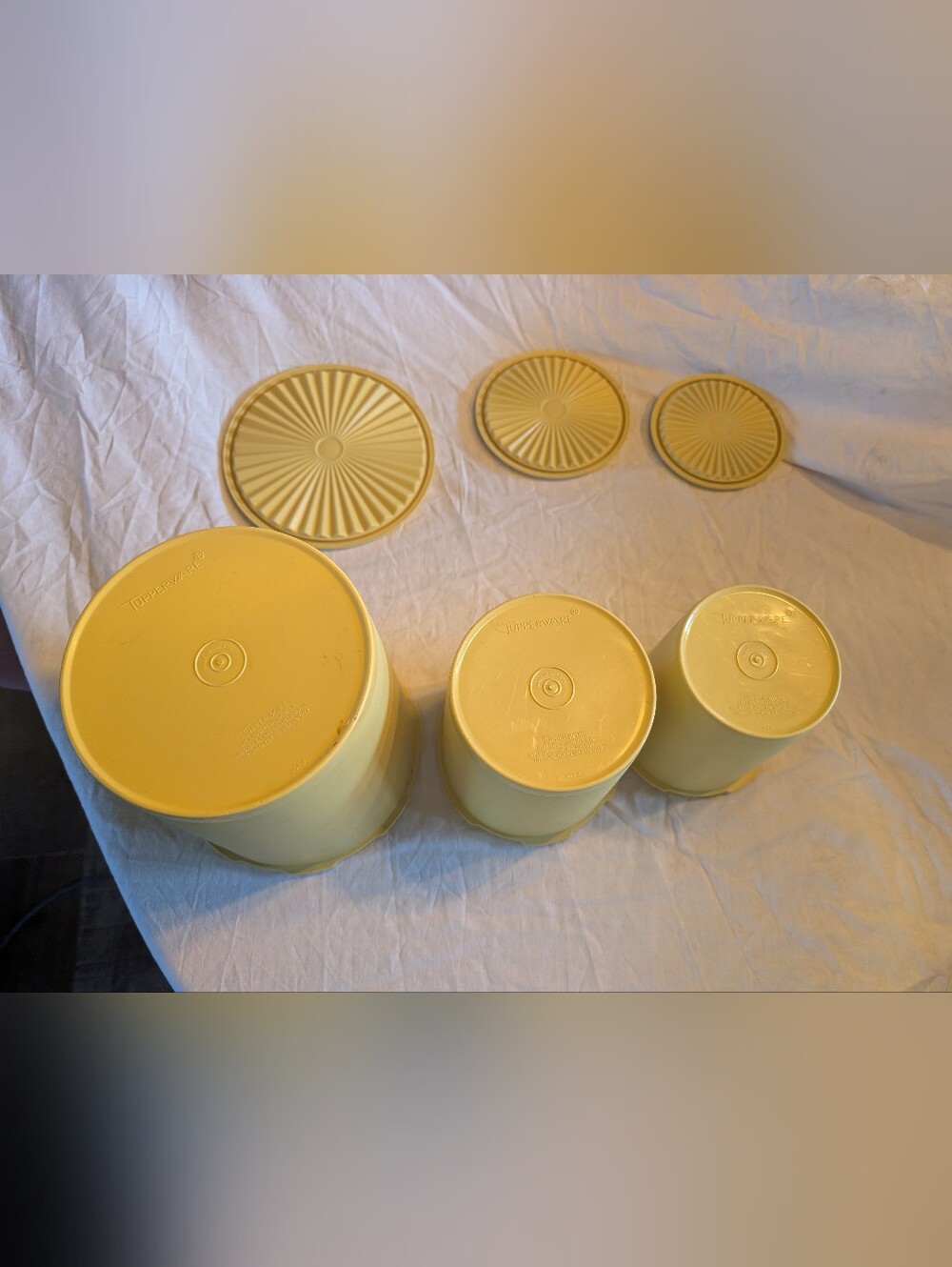 2/100$ Tupperware Yellow Retro Canister Trio - Picture 7 of 10